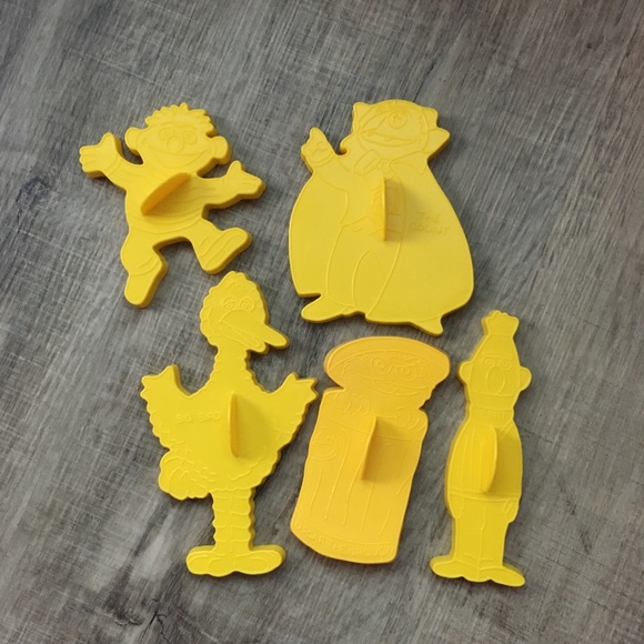 Cookie Cutter Set of 5, The Count, Oscar the Grouch, Ernie, Bert, Big Bird - Picture 2 of 8